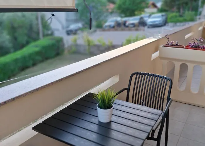 Laura Apartment