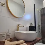 Laura *